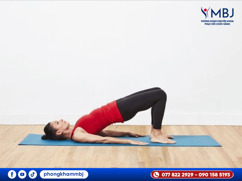 bài tập cầu mông chữa đau lưng