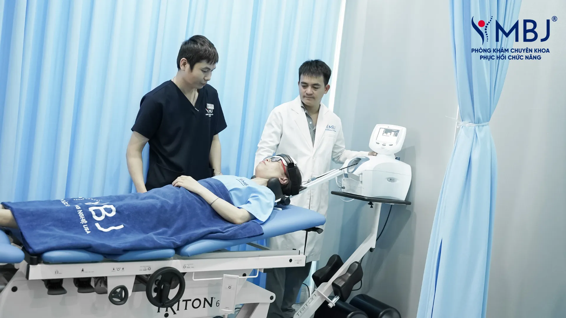 Điều trị thoát vị đĩa đệm trên giường kéo giãn cột sống tại MBJ
