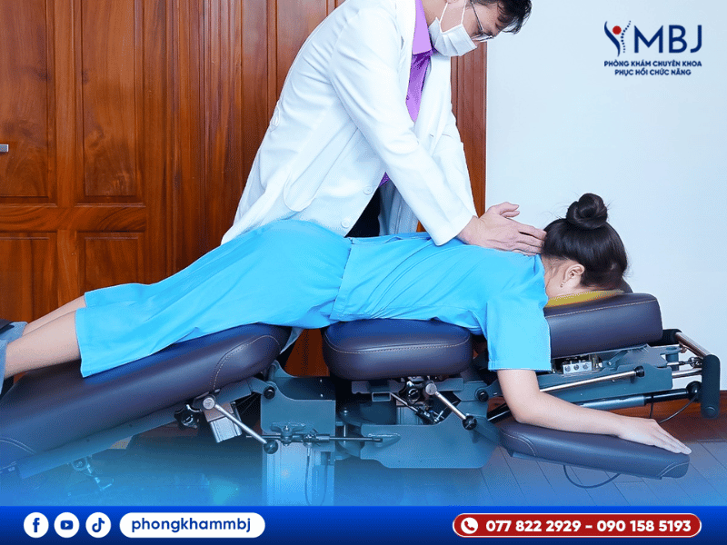 giường kéo giãn cột sống điều trị thoát vị đĩa đệm