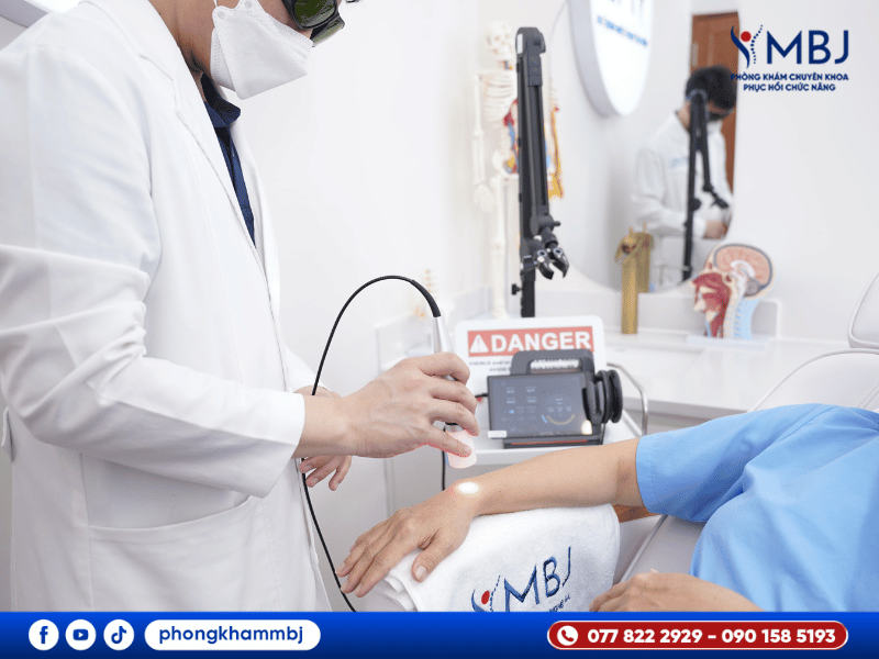 máy laser xung đa tần điều trị thoát vị đĩa đệm
