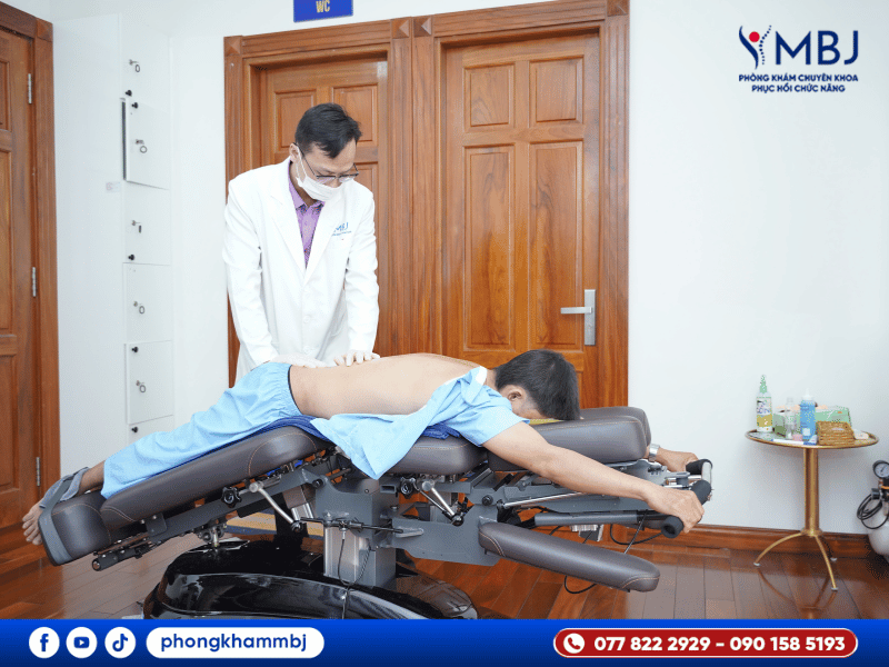 giường nắn chỉnh phòng khám MBJ