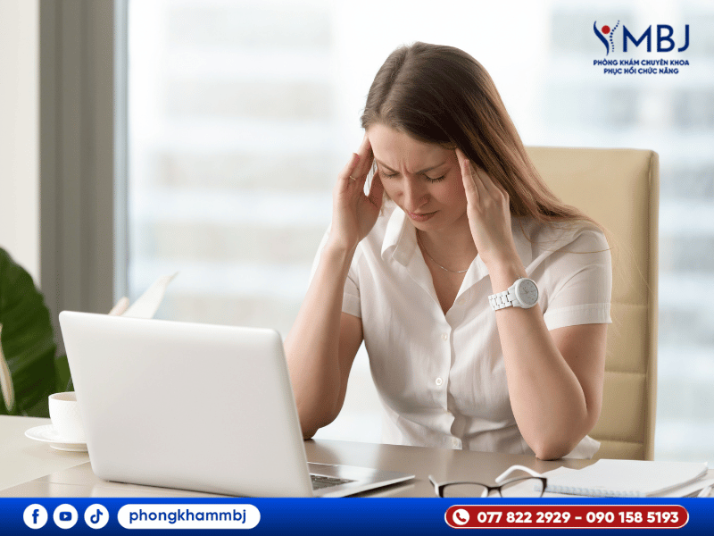 đau đầu chóng mặt do thoát vị đĩa đệm cổ