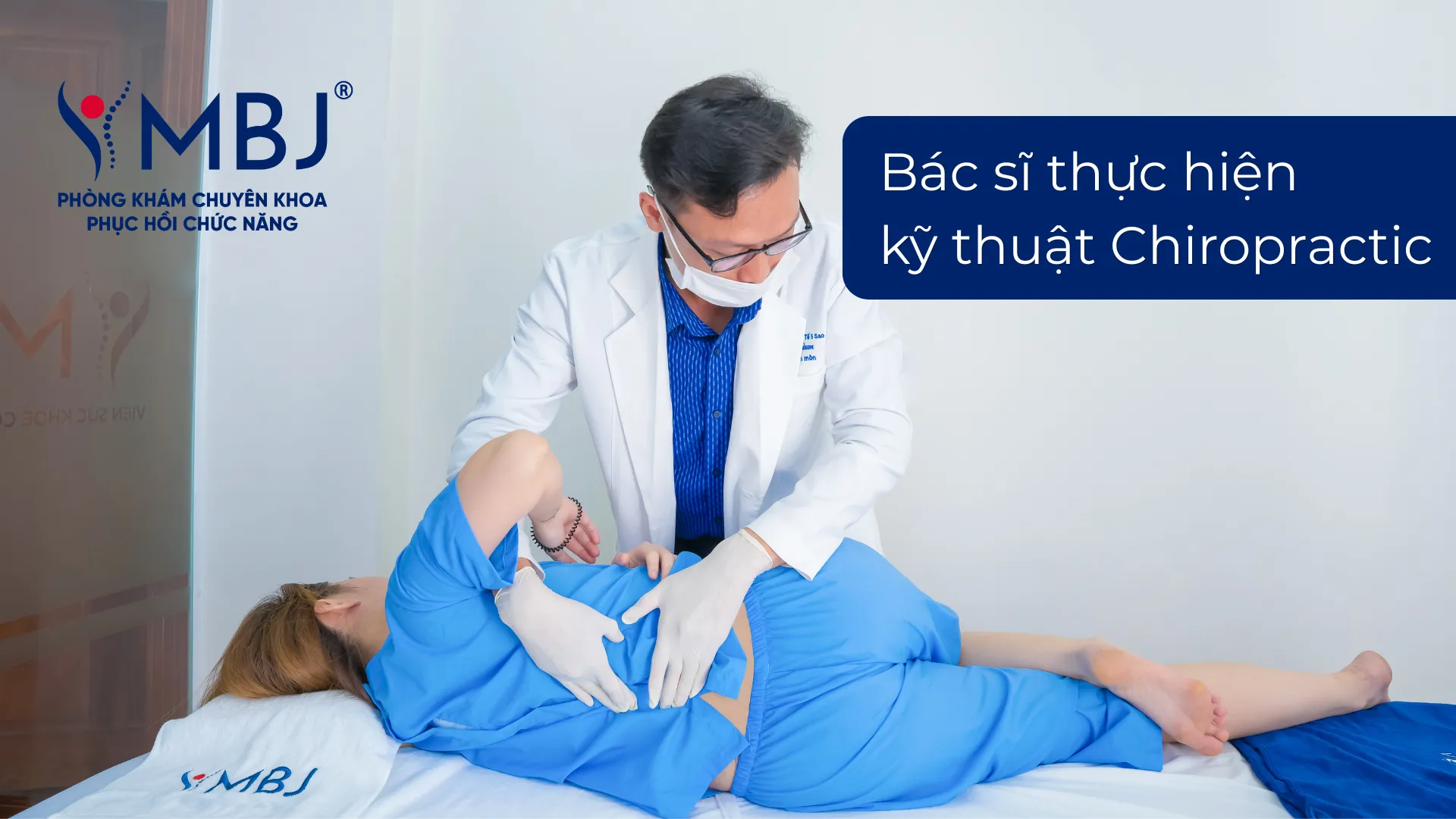 Bác sĩ tại MBJ thực hiện kỹ thuật Chiropractic