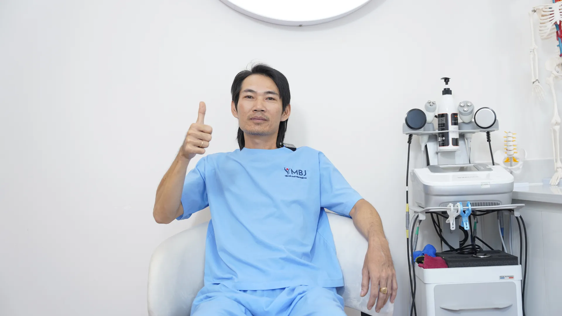 Anh Thanh Bằng ngồi lâu không còn tê buốt sau điều trị đau thần kinh tọa tại MBJ