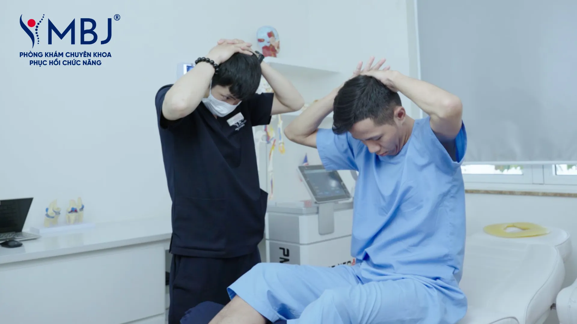 Bài tập kéo giãn cơ cổ trong trị liệu cổ vai gáy