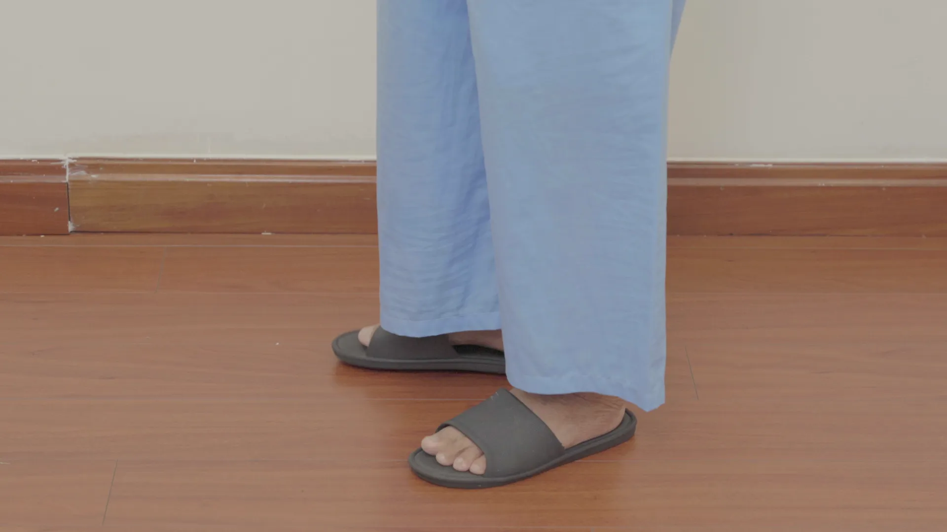 Chú Đồng đã có thể hạ gót chân xuống sau 5 buổi điều trị