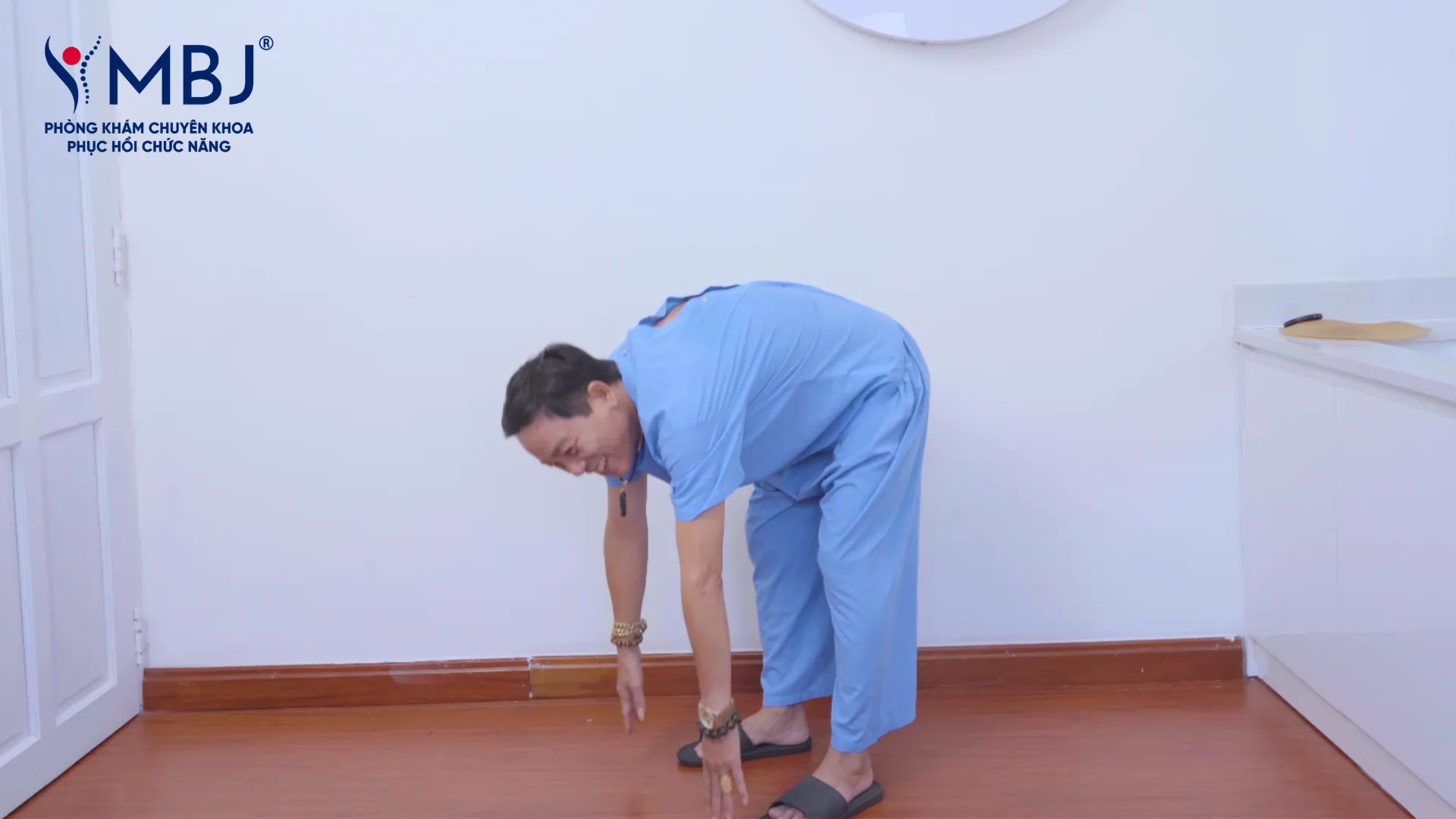 Chú Minh có thể cúi người thoải mái sau phác đồ điều trị