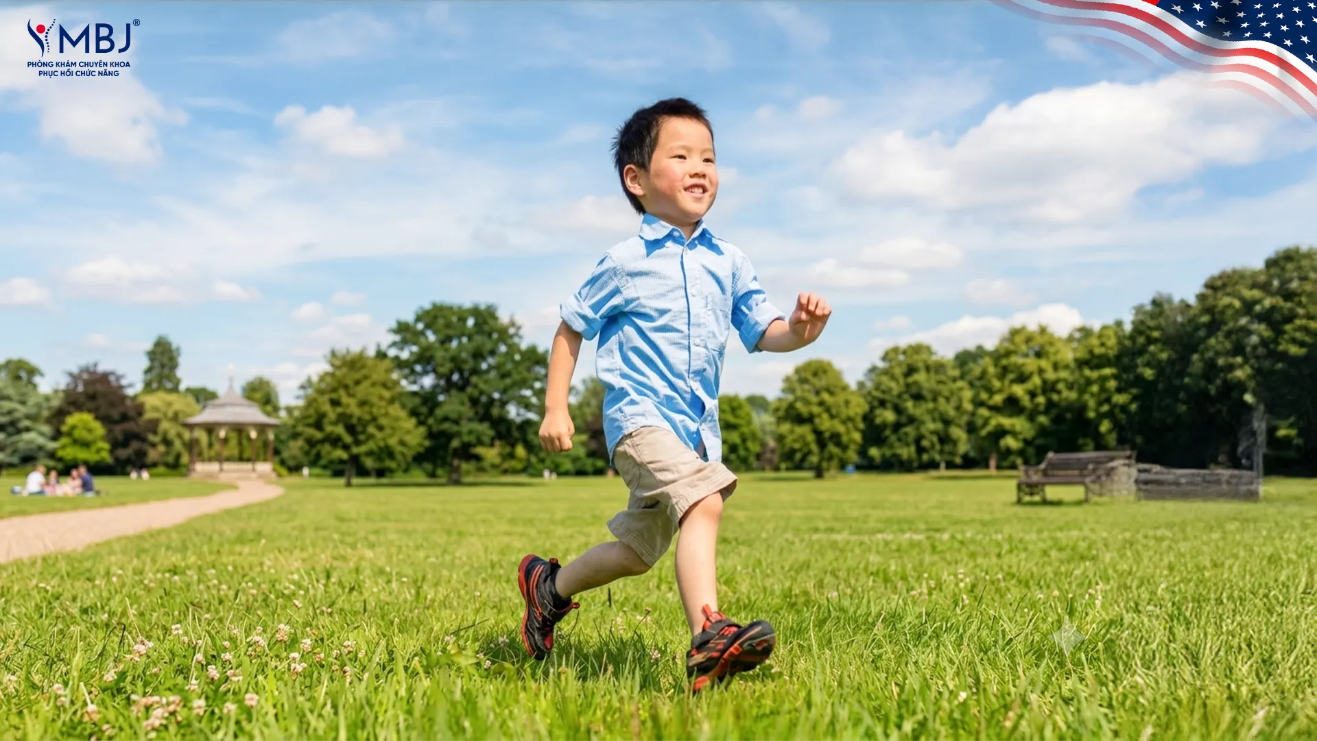 Trẻ vận động nhẹ nhàng (bơi/đi bộ) hỗ trợ phục hồi tốt